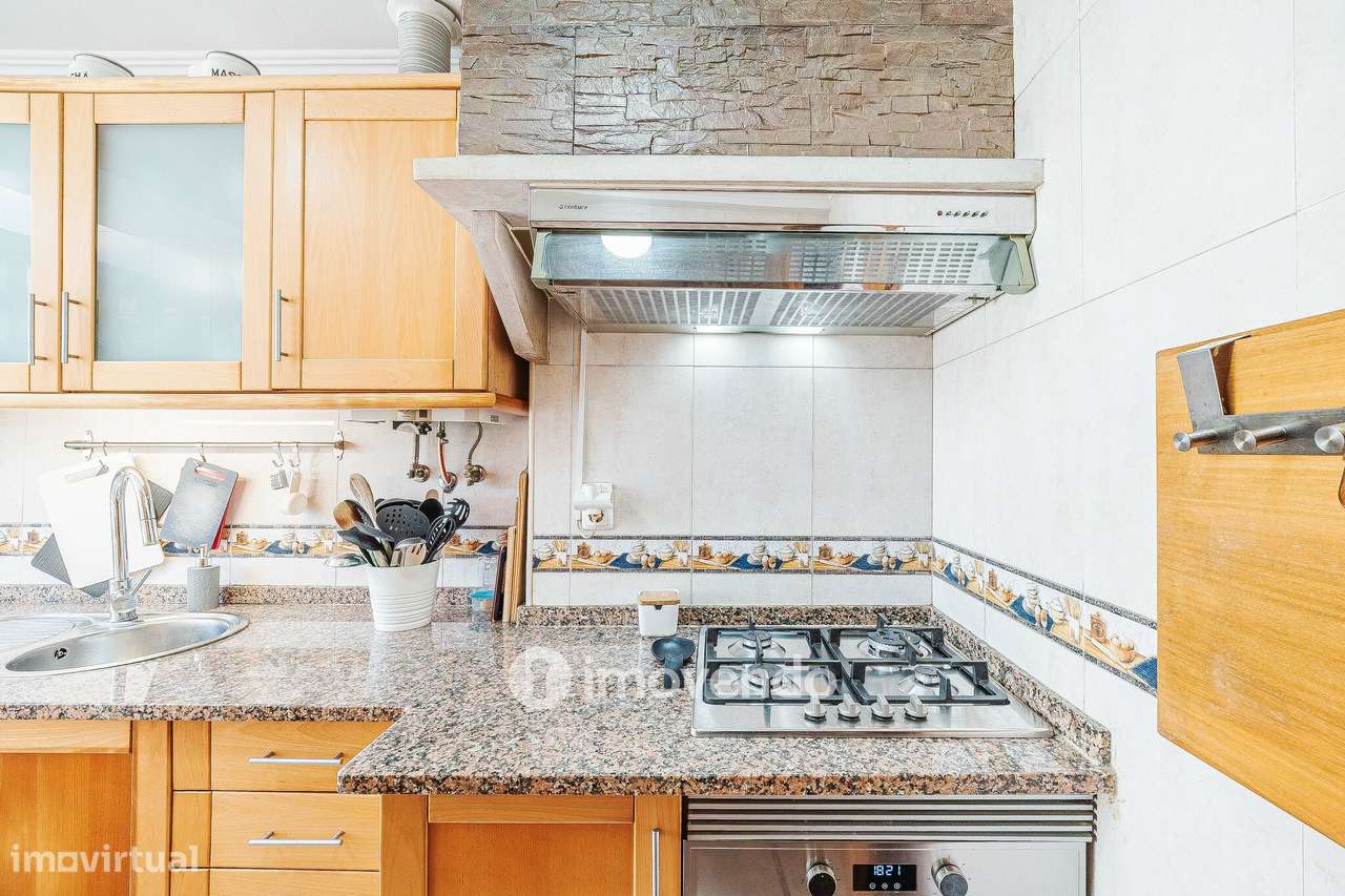 Apartamento T2 com cozinha equipada, na Amadora-16