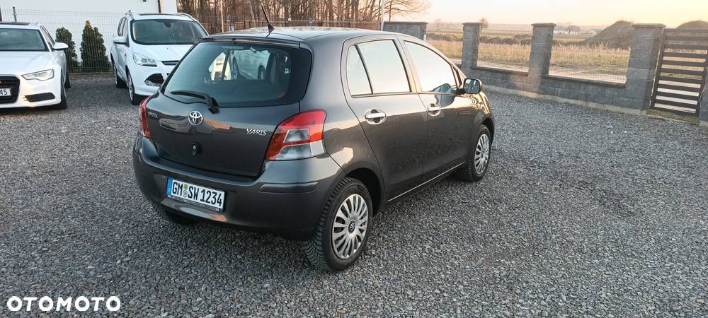 Toyota Yaris 1.0 Premium - 4