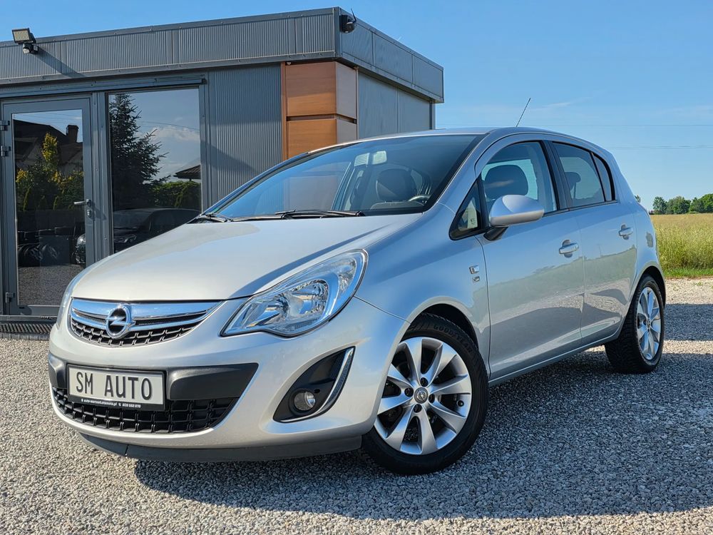 Opel Corsa D 1.4 16V Cosmo 2012