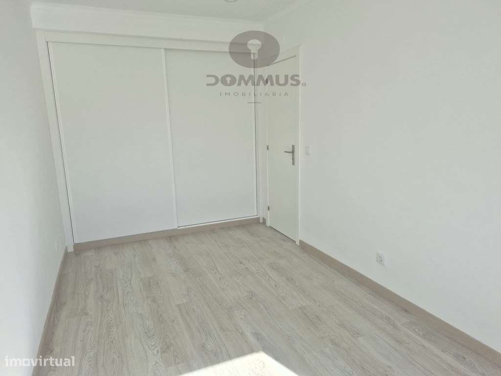T3 Remodelado com 2 terraços em Massamá-7