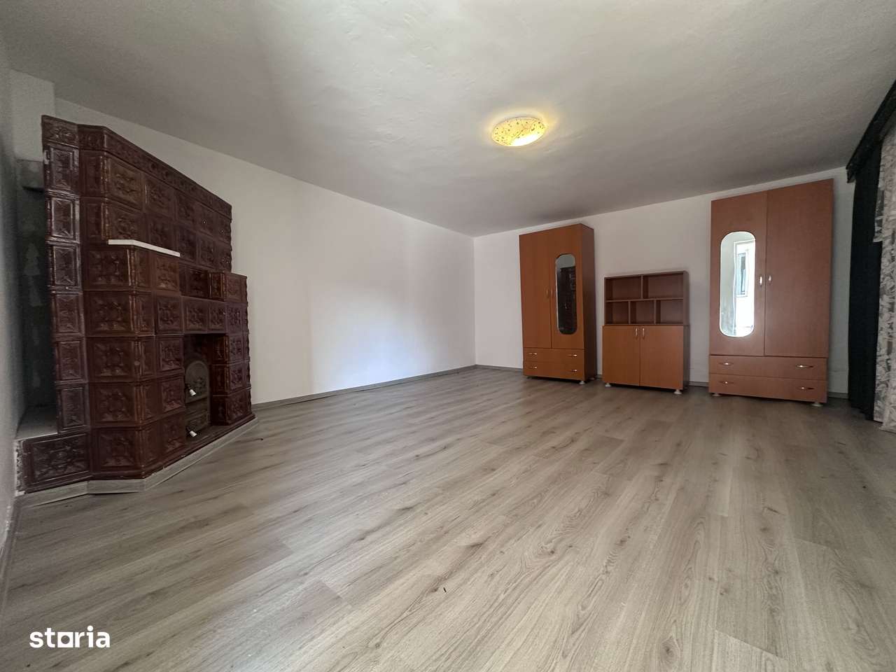 Vanzare casă P+1E cu garaj, beci și 653 mp teren-Valea Voievozilor-4