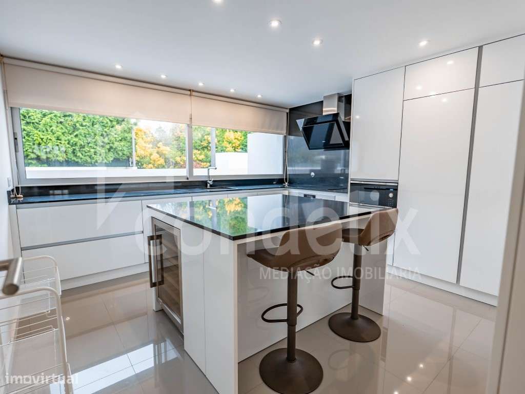 Moradia T3 com terraço, piscina e decoração de autor, Madalena-23