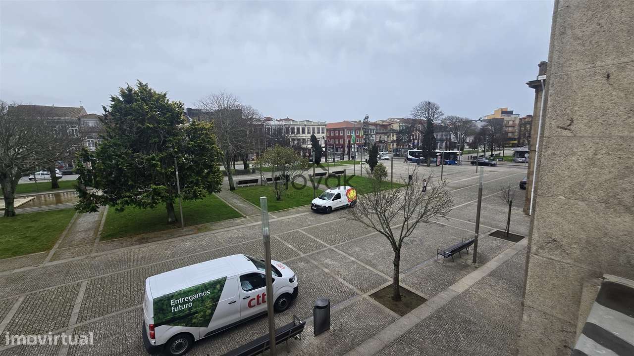 Escritório na Praça do Almada, por cima da CGD-6