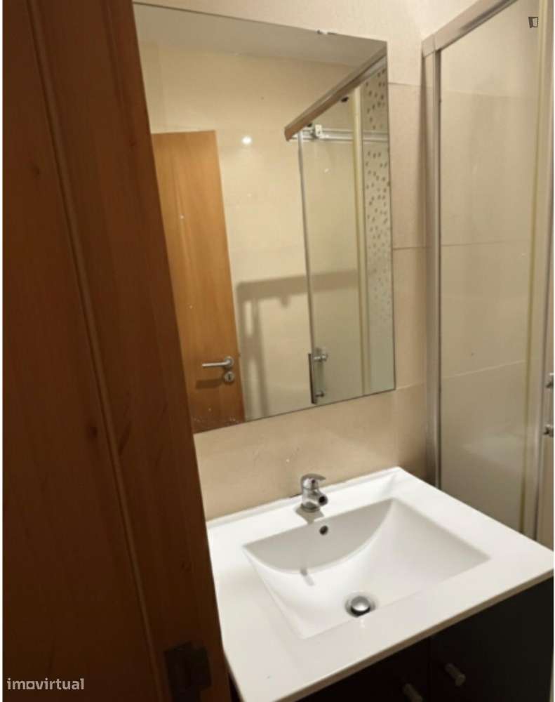 Quarto - localizado em São Mamede de Infesta Porto - Grande imagem: 5/6