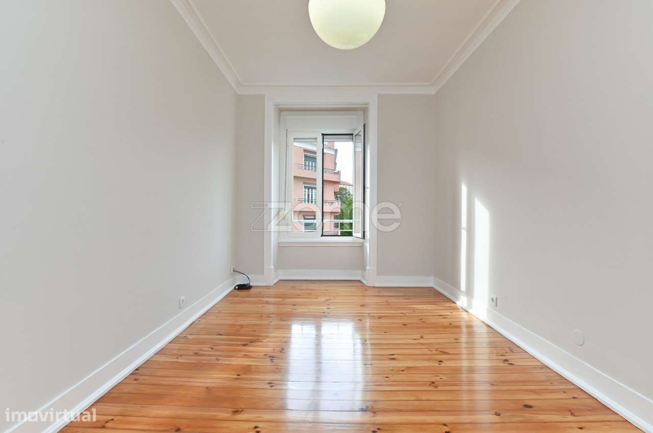 Apartamento T2+1 Renovado na Avenida Almirante Reis-15