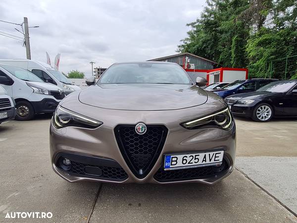 Alfa Romeo Stelvio - 2