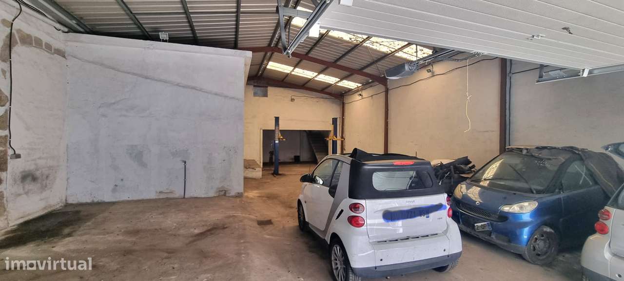 Armazém prox a estação das devesas-8