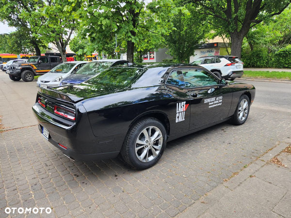 Dodge Challenger - 7