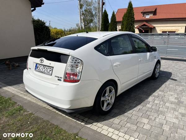 Toyota Prius (Hybrid) - 2