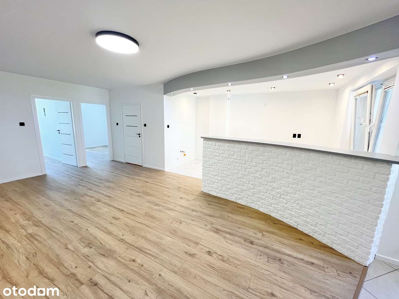 REZERWACJA! Po Odświeżeniu! Ogródek! Przestronne! Garaż!-2