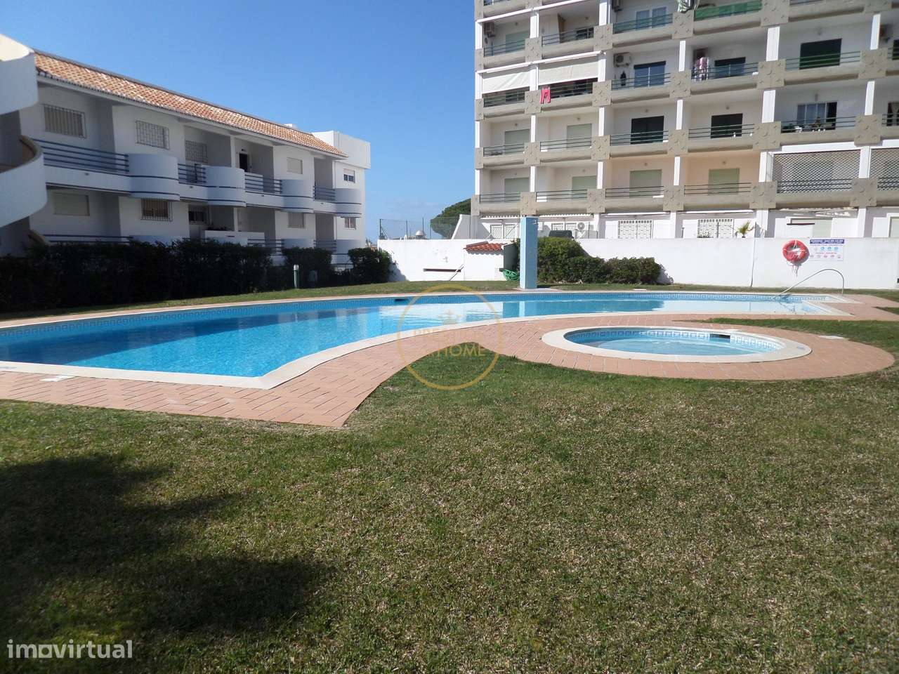 Espaçoso Apartamento T1 em Condomínio Privado – Vilamoura-0
