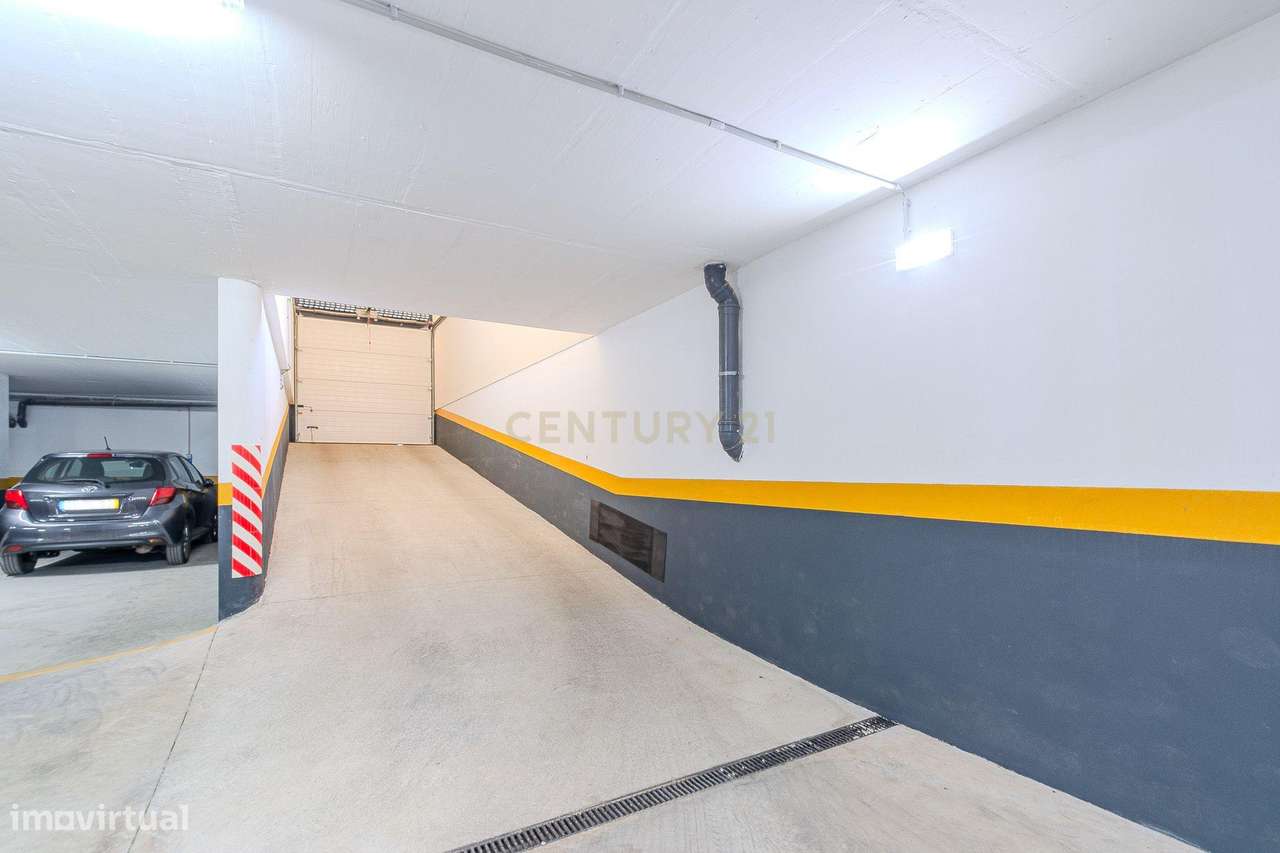 Luxuoso Apartamento de 3 Quartos novo com um Grande Terraço e Estacion-39