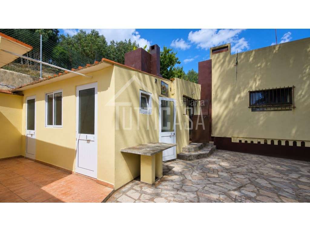 Moradia T2+2 com Jardim, Garagem e Total Privacidade-25