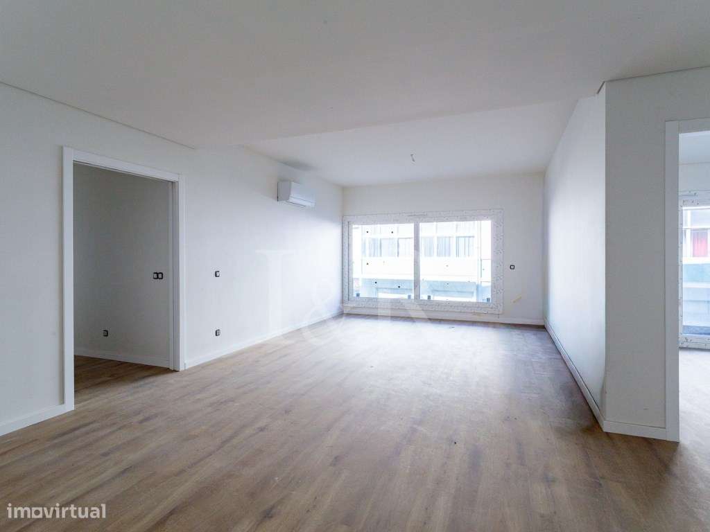 Apartamento T2 com varanda e estacionamento em Cacilhas, Almada - Grande imagem: 3/32