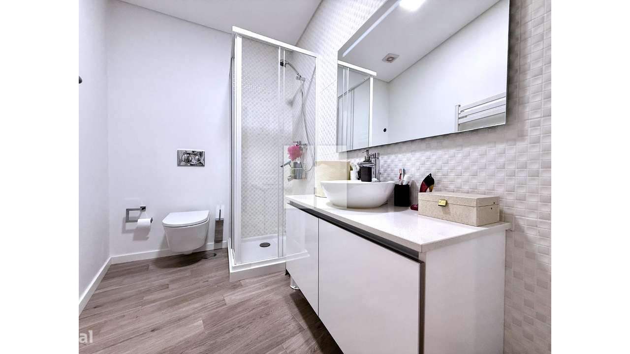 Apartamento T3 Seminovo c/ Terraço-37