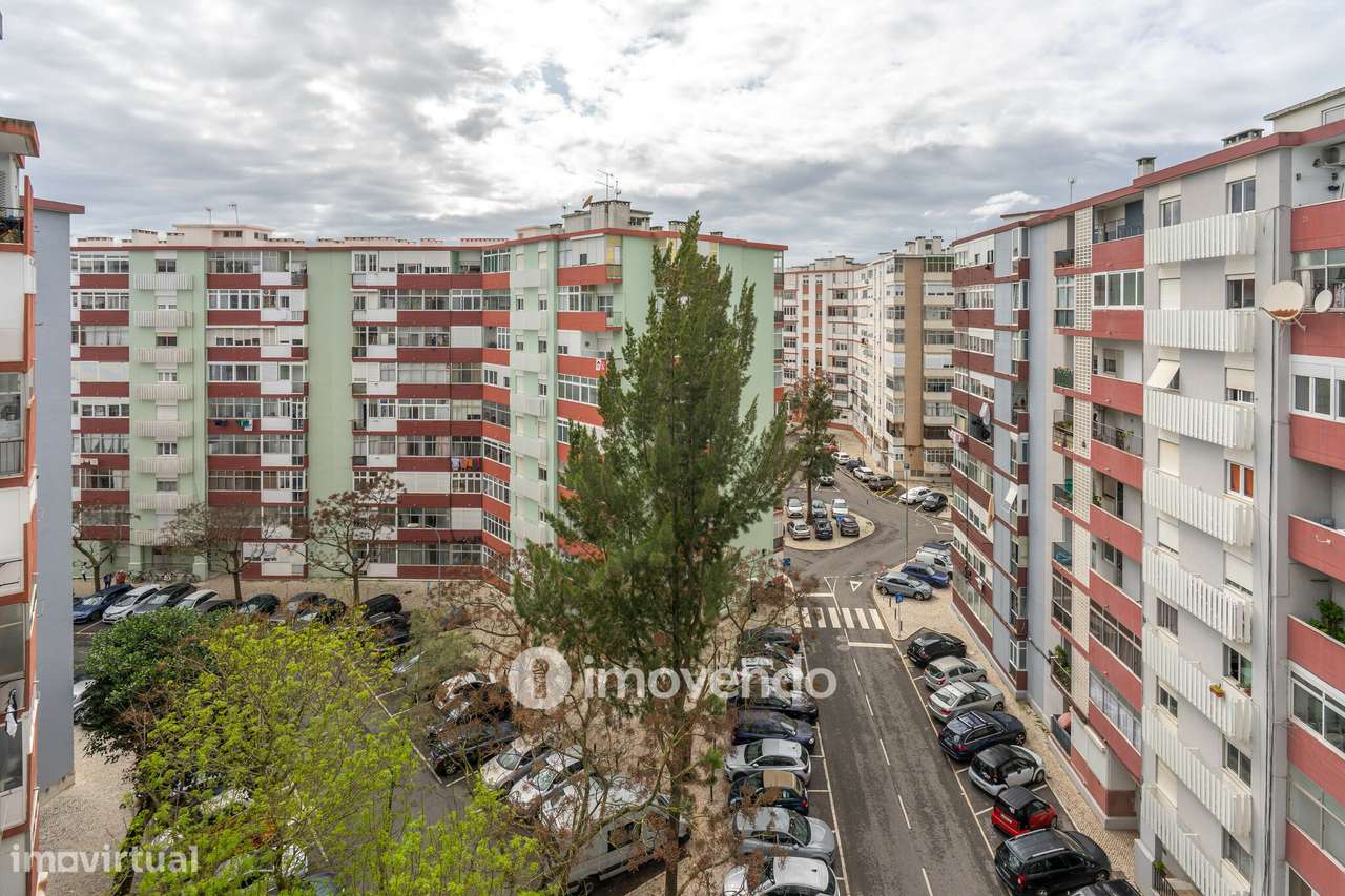 Apartamento T1 para renovação, junto da Praia de Paço de Arcos-7