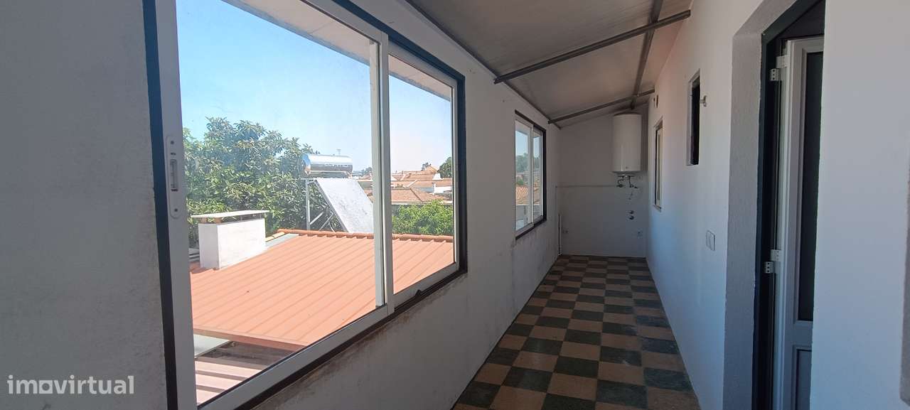 Moradia V5 com logradouro e 10 boxes para cavalos-8