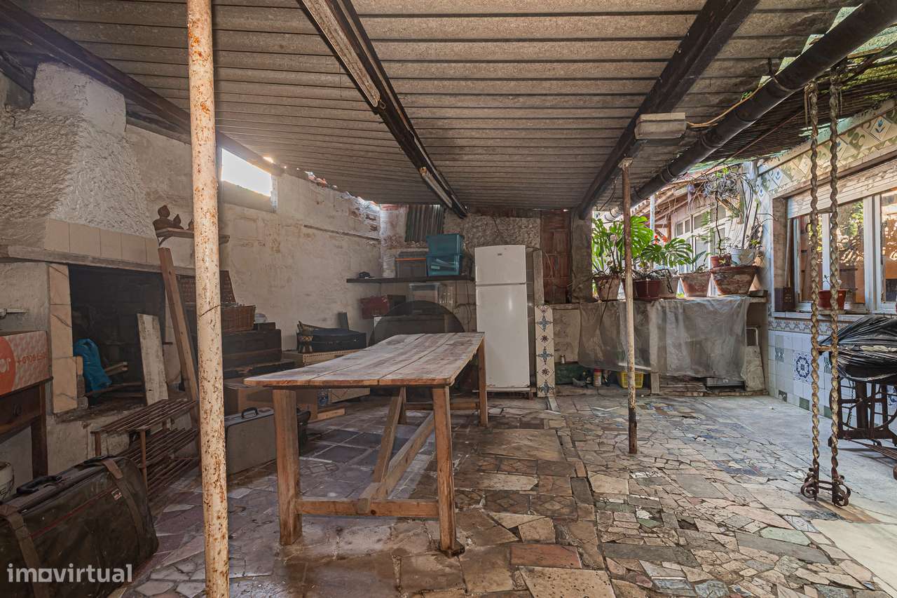 Apartamento T3 com Quintal na Amadora-30