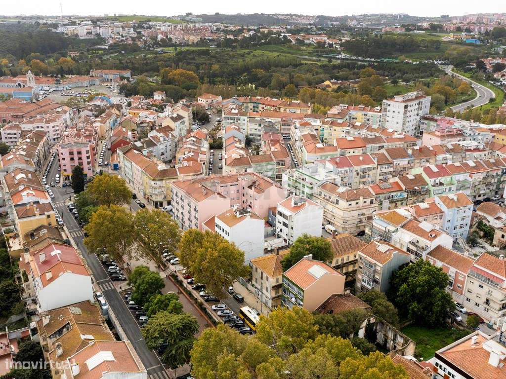 Terreno Para Construir um Prédio Novo em Pleno Coração de Queluz - Grande imagem: 3/6