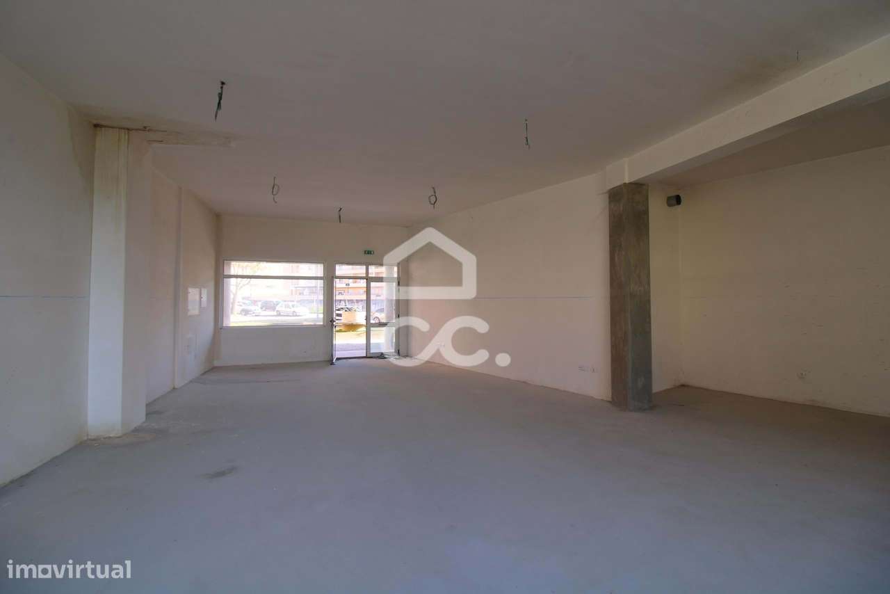 Loja no centro da cidade com garagem privada, com excelente potencial - Grande imagem: 3/14