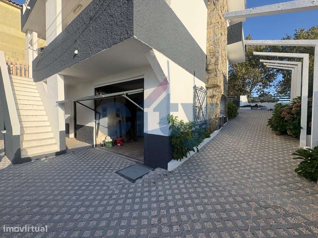 Moradia T4 Independente c/ Garagem - Caneças - Vista Desafogada .-31