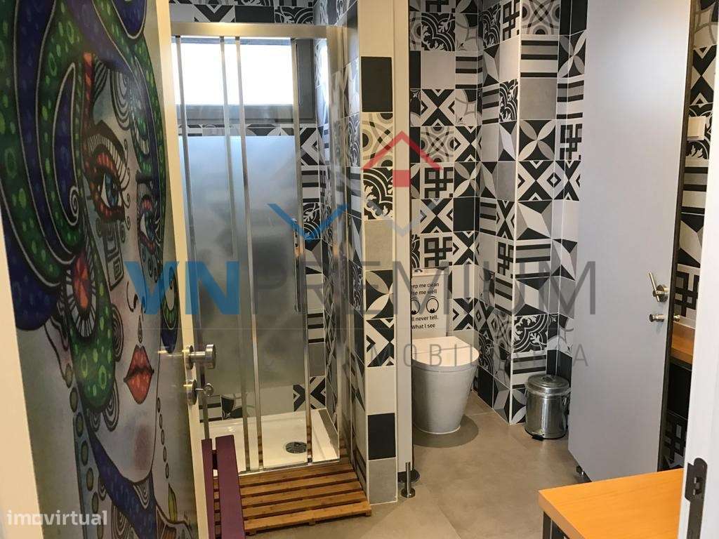 Charmoso Hostel a venda em Lisboa junto ao terminal dos Barcos de C...-10