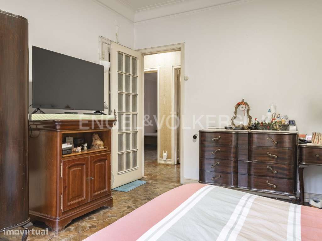 Moradia Isolada com Terreno de 1.300 m² em Alvalade-18