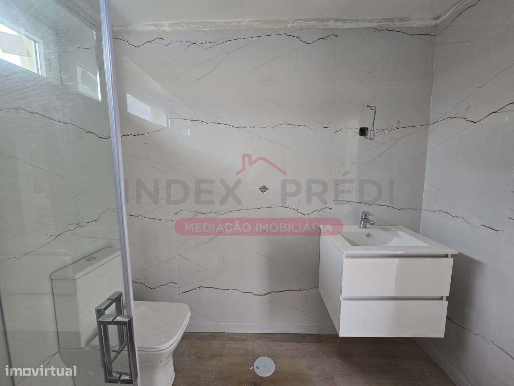 Moradia Dividida em 4 Frações - Anadia-13