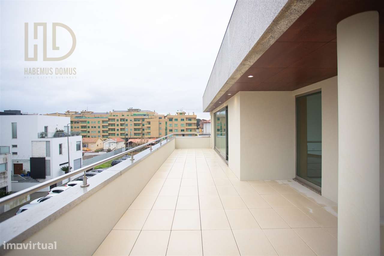 Moradia T3+1 de Luxo com 405m2 a 200 Metros da Praia em Canidelo.-36