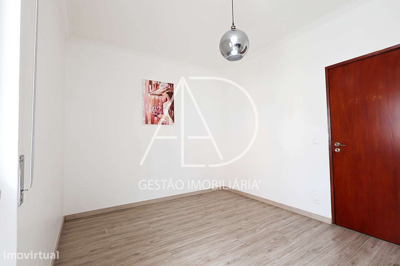 Apartamento T3 nas Paivas | Luz, conforto e localização privilegiada-12