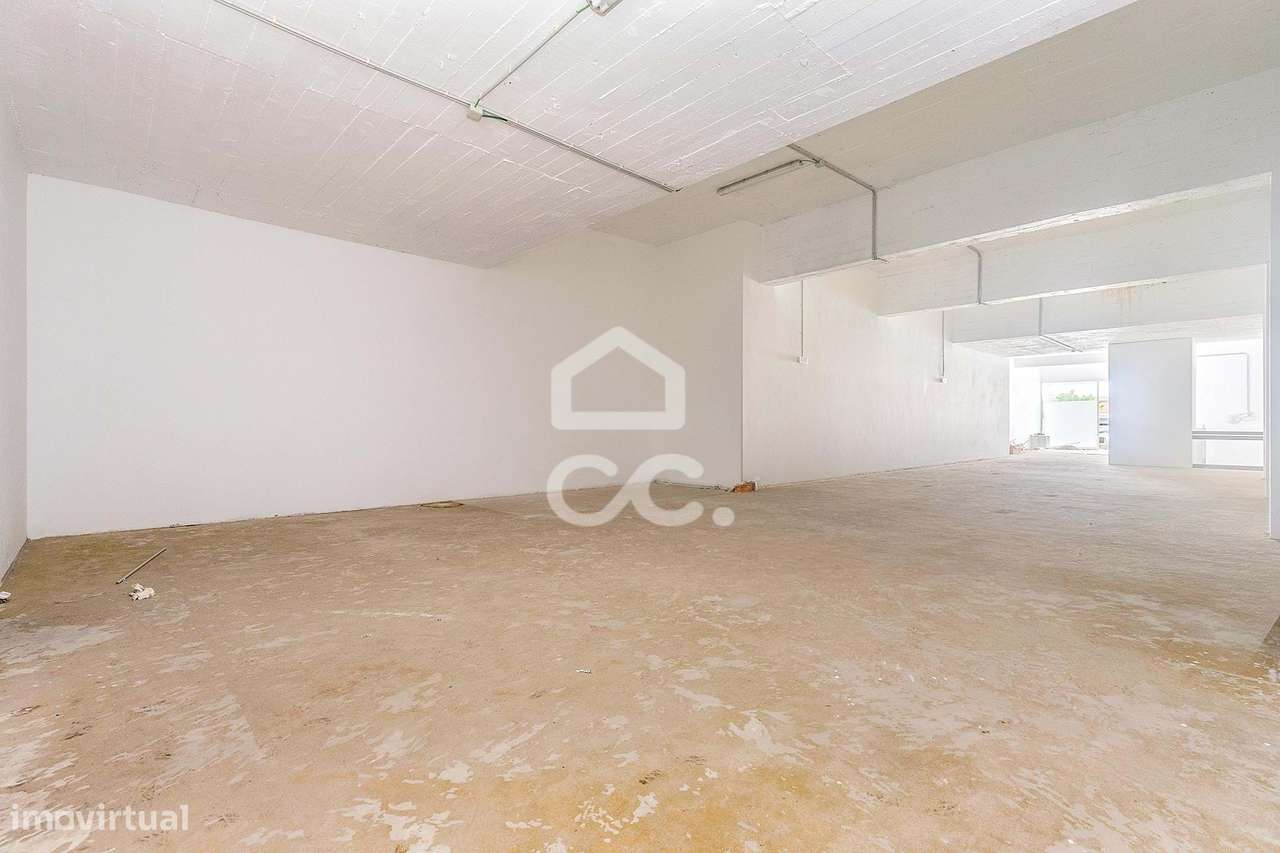 Espaço comercial com 771 m2 no centro de Vendas Novas - Grande imagem: 2/14