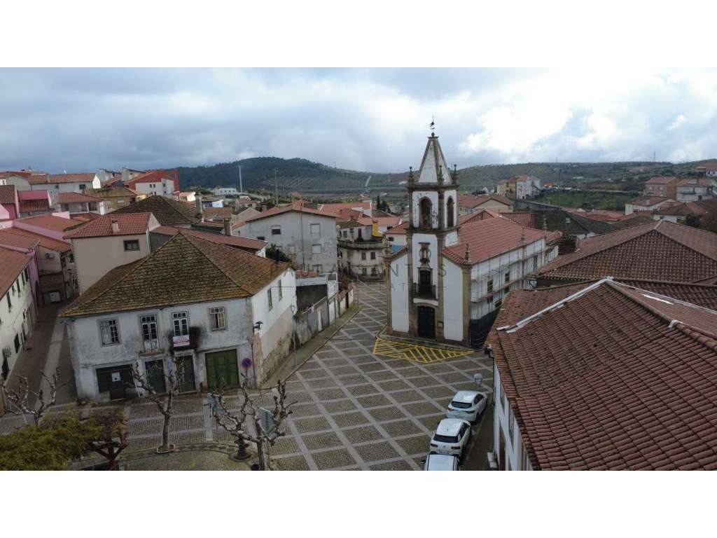 CASA PARA RECUPERAR NO C. HISTÓRICO DE VILA FLOR | BRAGANÇA-17