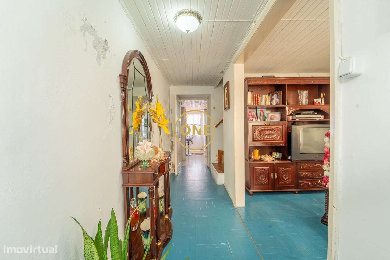 Moradia Geminada V2 com Quintal e Anexo – Oportunidade a não perder - Grande imagem: 2/25