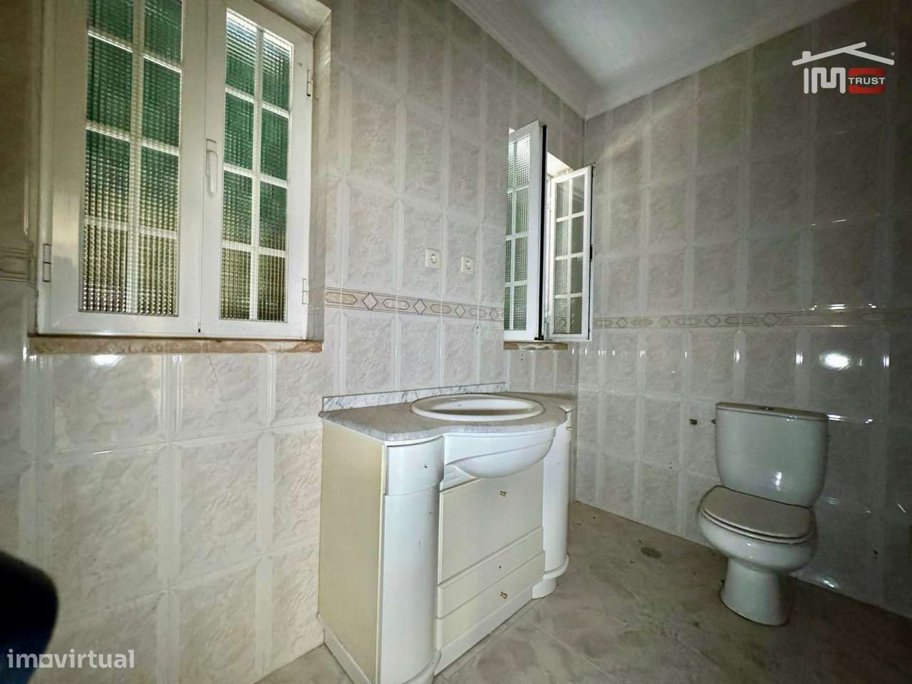 Moradia T5 com 370 m² e terreno de 800 m² no centro de Pinhal Novo - Grande imagem: 5/8