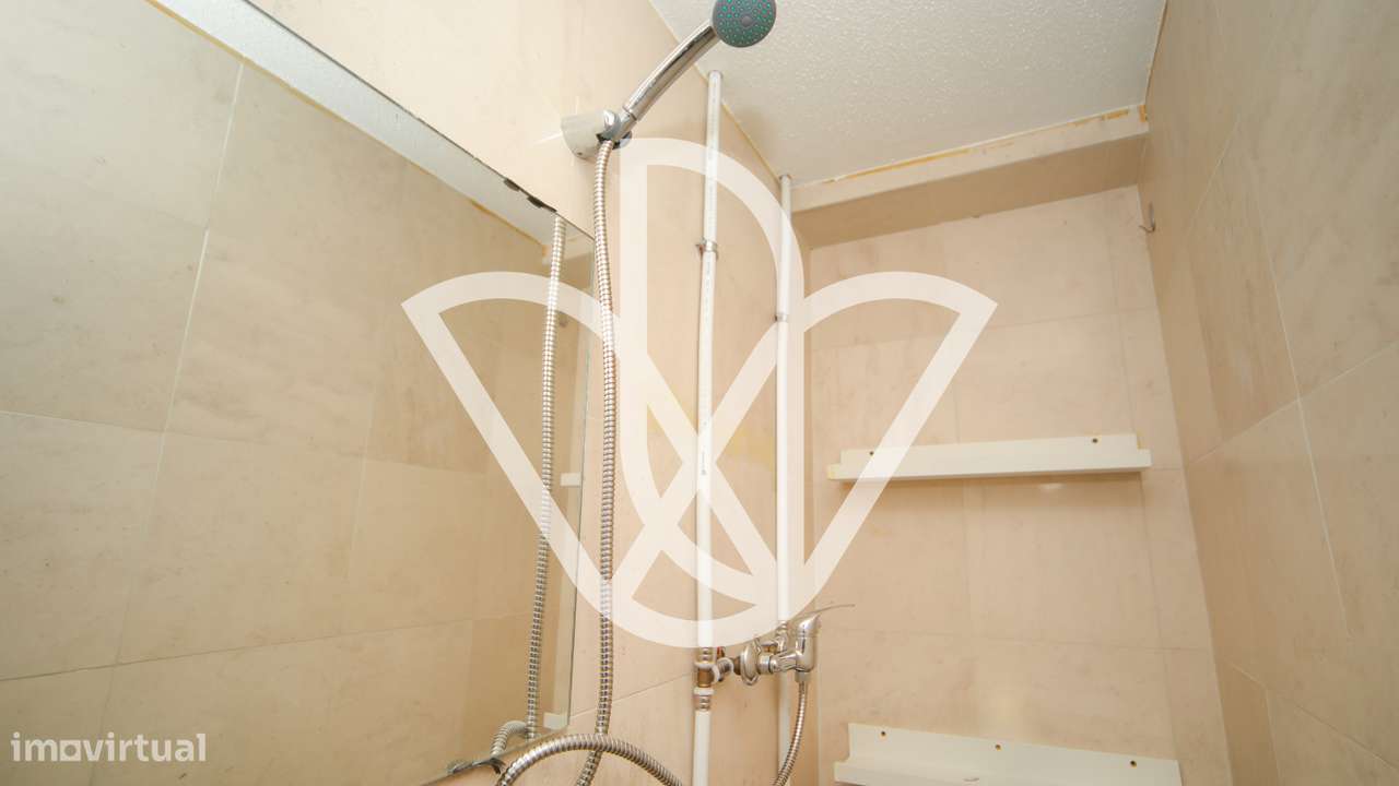 Loja com Mezanine em Campo de Ourique-8