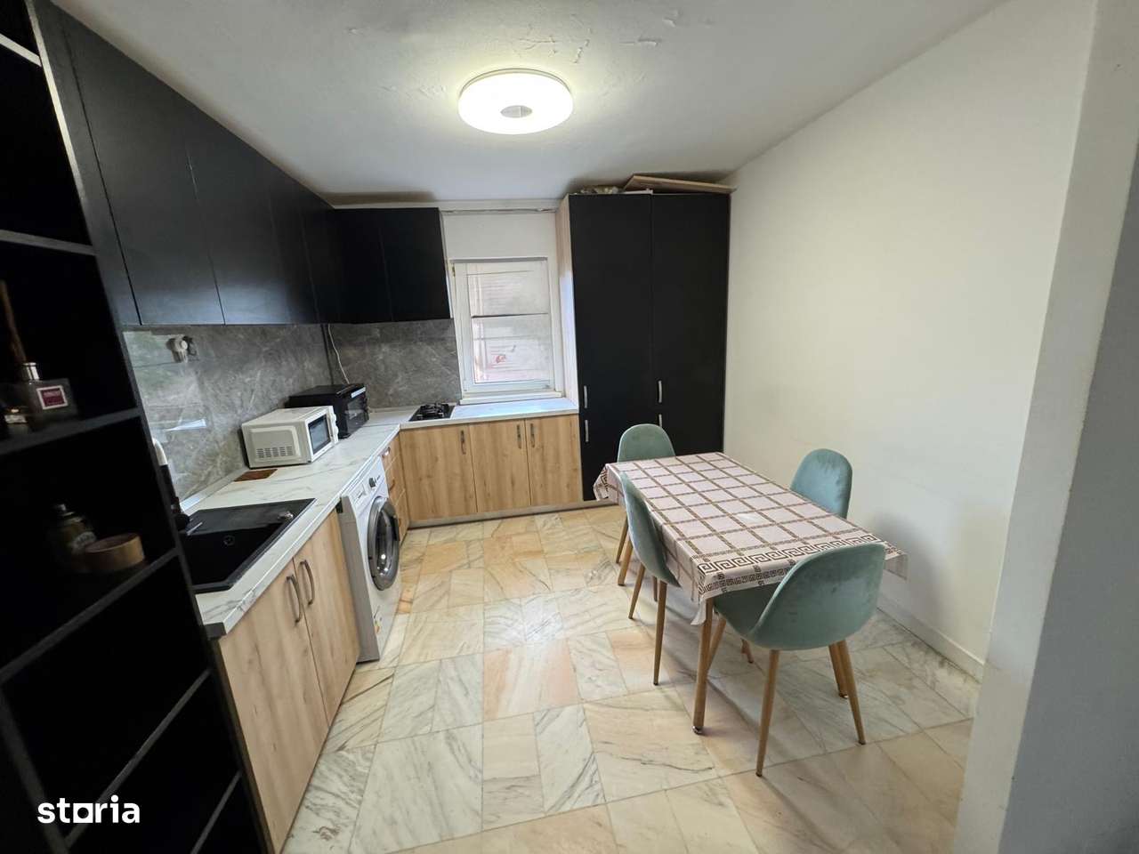 Apartament cu 4 camere garaj-0