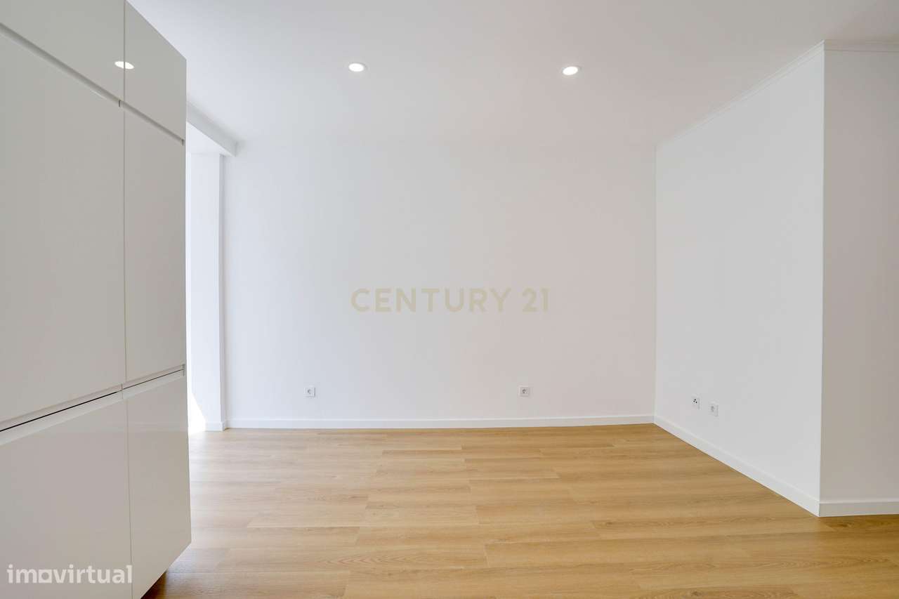 T2 Totalmente Remodelado na Alta de Algés-7