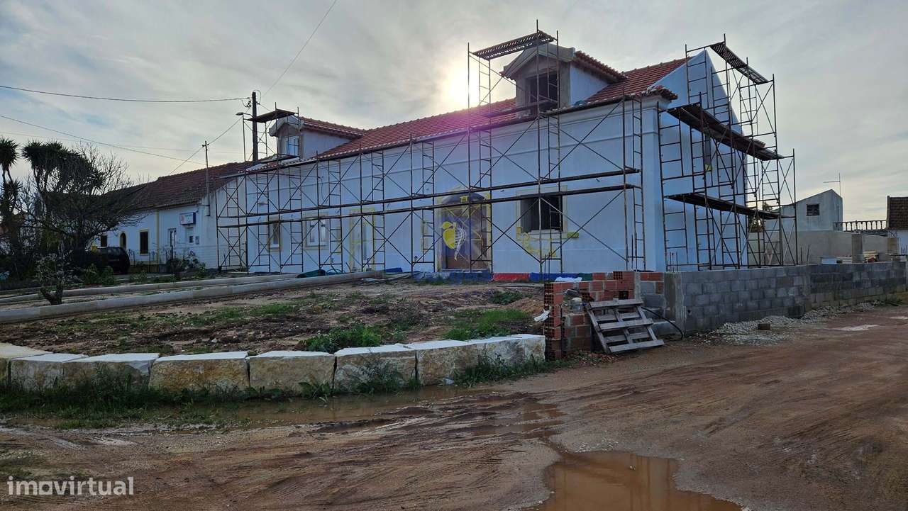 Moradia em Construção, com Piscina e Espaço Exterior - Grande imagem: 1/30