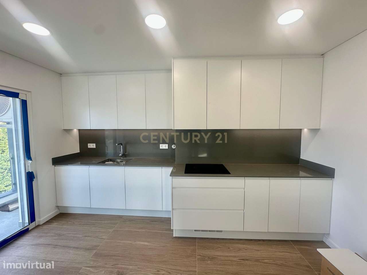 T3 Tires - 3 parqueamentos e arrecadação-29