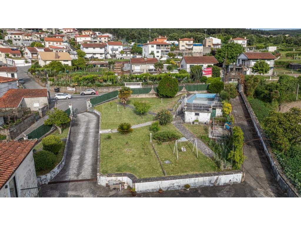 Propriedade Distinta com Piscina, Anexos, Poço de Água e Duas Fraçõ...-7