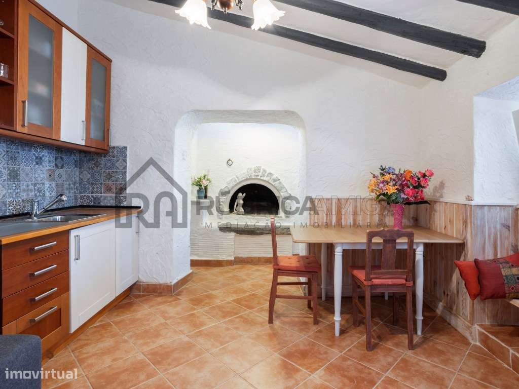 Moradia com Anexos e Vistas Deslumbrantes em Zona Tranquila-14