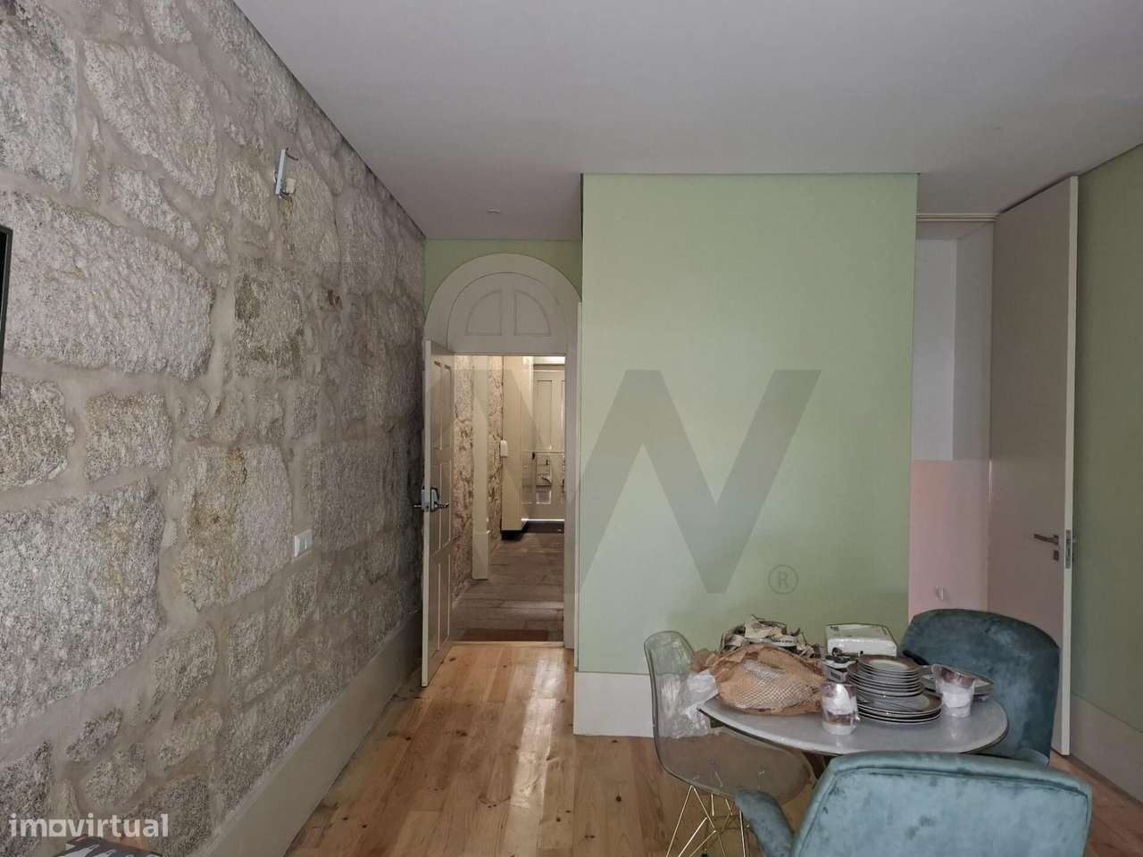 Apartamento Duplex T1+1 Renovado com Jardim no Centro do Porto - Grande imagem: 2/10