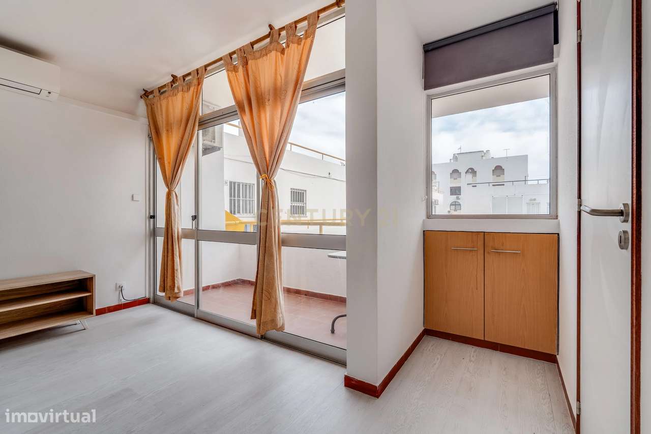 Apartamento T1 +1 em Quarteira-23