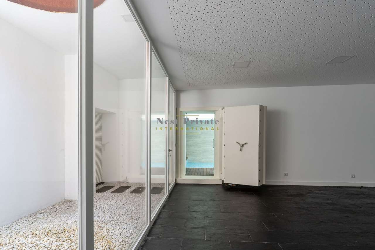 Palacete à venda na Rua de Álvares Cabral-42