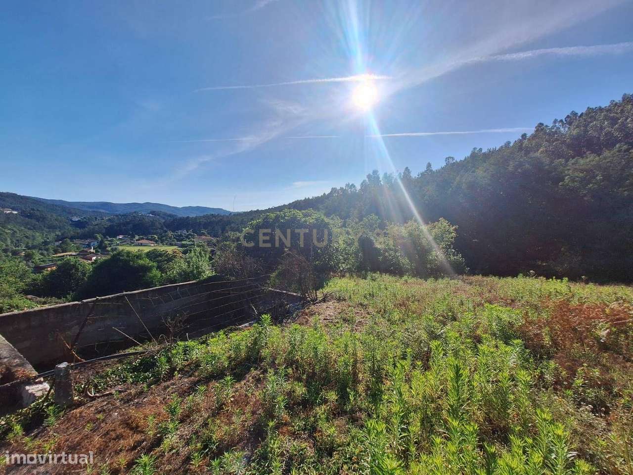 Terreno Urbano em Tropeço com Ruínas para Reconstrução - Grande imagem: 5/7