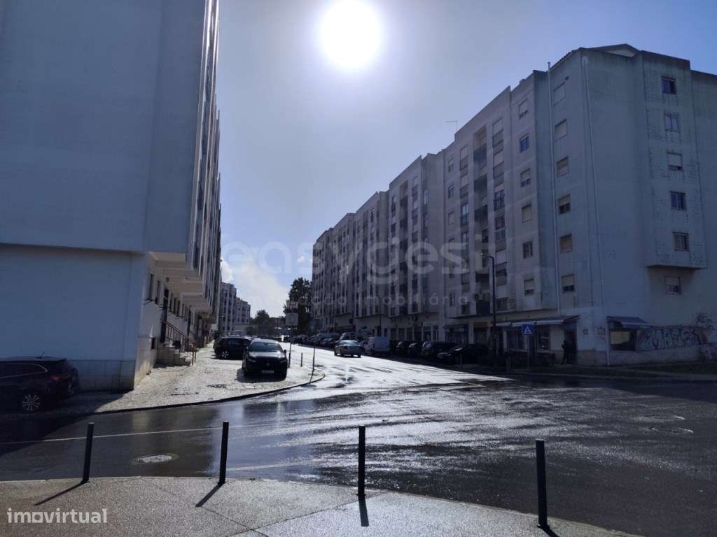 Apartamento T3, com suite 3 varandas e arrecadação-1