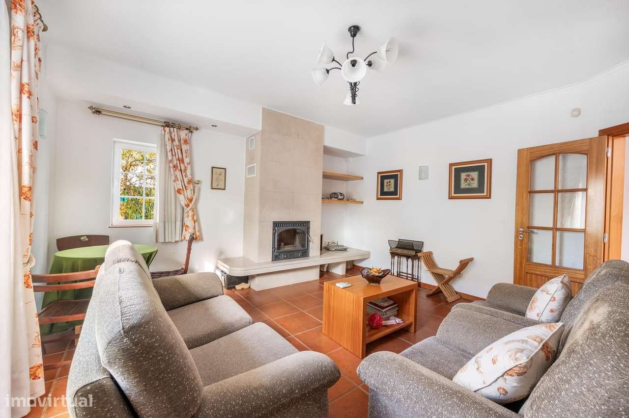 Moradia Isolada T3 com jardim, Aroeira, Almada - Grande imagem: 4/37