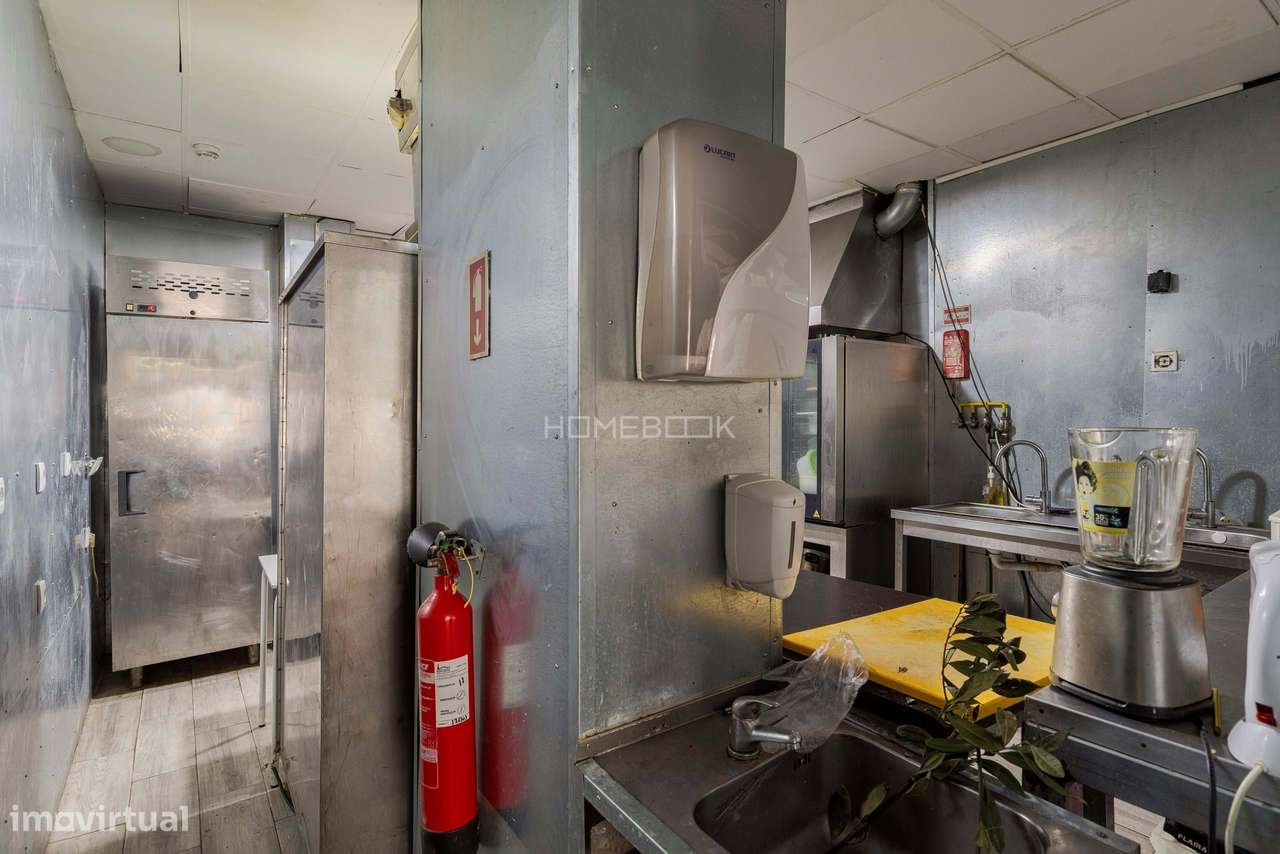 Loja na Avenida Bento de Jesus Caraça-23