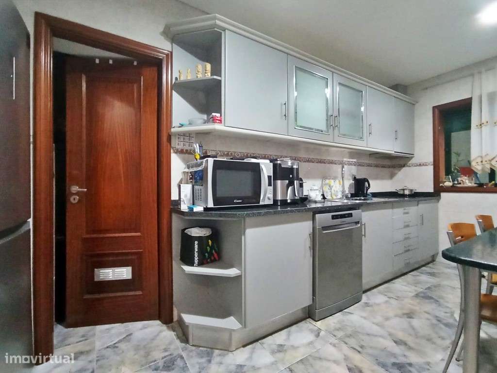 Andar Moradia T3 com Logradouro e Garagem - Grande imagem: 4/16