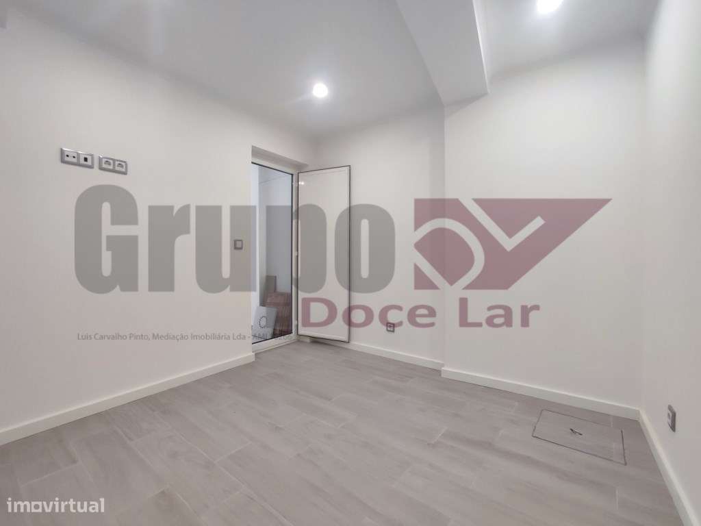 SESIMBRA - Apartamento T2 TOTALMENTE REMODELADO-14